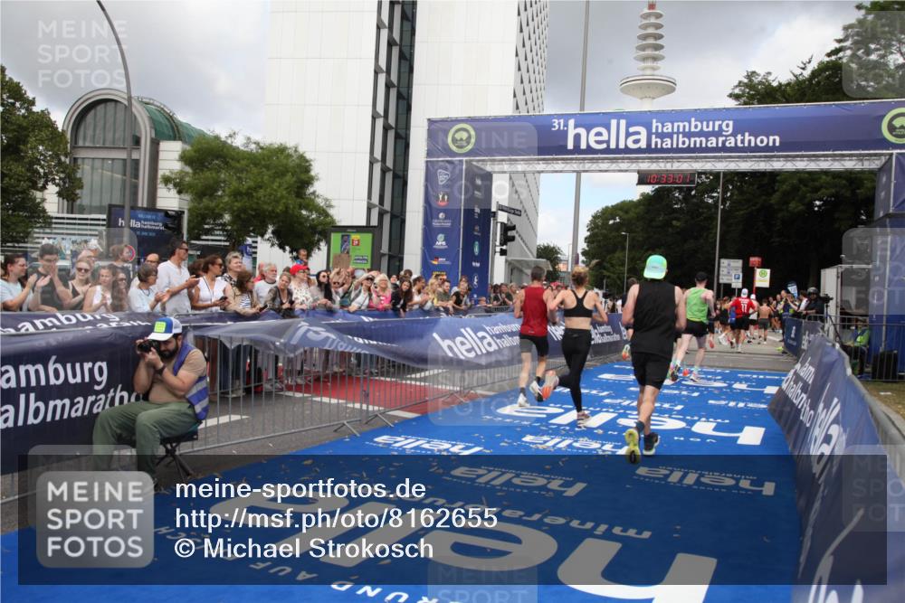 29.06.2025 - hella hamburg halbmarathon Michael Strokosch http://msf.ph/oto/8162655 29.06.2025 10:33:00 Ziel 4463, 4749, 6358, 10453, 12290, 18679, 18687, 19059 meine-sportfotos.de