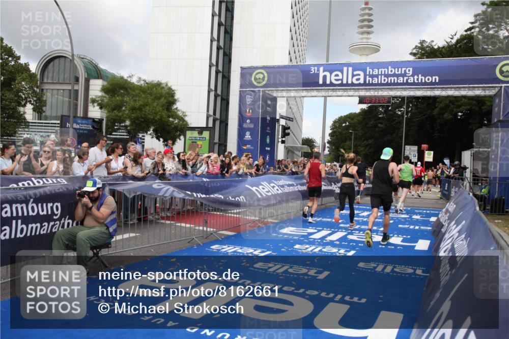 29.06.2025 - hella hamburg halbmarathon Michael Strokosch http://msf.ph/oto/8162661 29.06.2025 10:33:00 Ziel 4463, 4749, 6358, 10453, 12290, 18679, 18687, 19059 meine-sportfotos.de