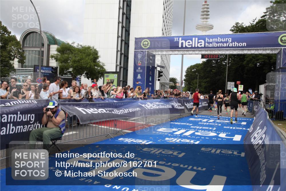 29.06.2025 - hella hamburg halbmarathon Michael Strokosch http://msf.ph/oto/8162701 29.06.2025 10:33:02 Ziel 4463, 4749, 10453, 11169, 12290, 18679, 19059 meine-sportfotos.de