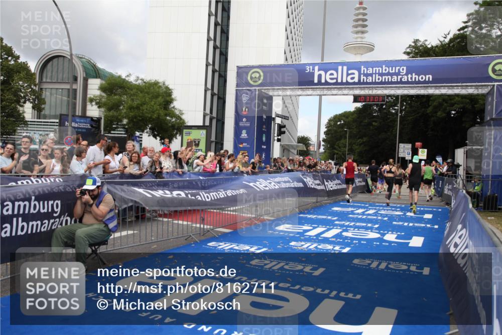 29.06.2025 - hella hamburg halbmarathon Michael Strokosch http://msf.ph/oto/8162711 29.06.2025 10:33:02 Ziel 4463, 4749, 10453, 11169, 12290, 18679, 19059 meine-sportfotos.de