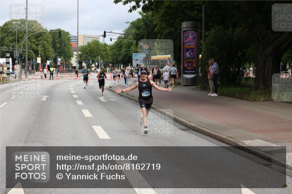 29.06.2025 - hella hamburg halbmarathon Yannick Fuchs http://msf.ph/oto/8162719 29.06.2025 10:21:32 20KM 7380, 9565, 13779, 14728, 16615, 17040, 17258, 18692, 19076 meine-sportfotos.de