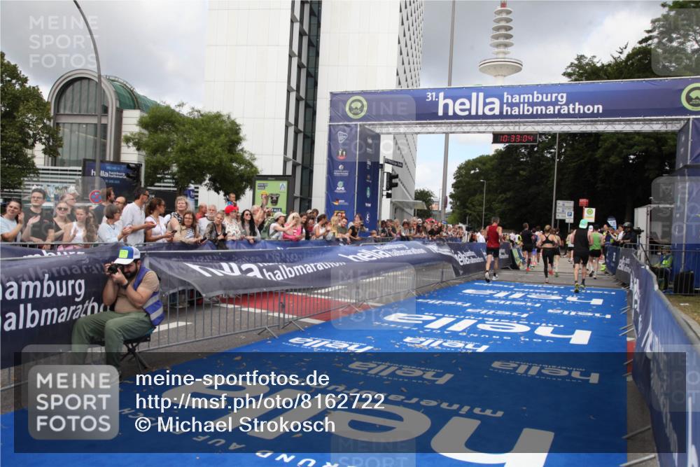 29.06.2025 - hella hamburg halbmarathon Michael Strokosch http://msf.ph/oto/8162722 29.06.2025 10:33:02 Ziel 4463, 4749, 10453, 11169, 12290, 18679, 19059 meine-sportfotos.de