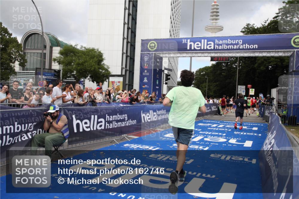 29.06.2025 - hella hamburg halbmarathon Michael Strokosch http://msf.ph/oto/8162746 29.06.2025 10:33:05 Ziel 11169, 18679 meine-sportfotos.de