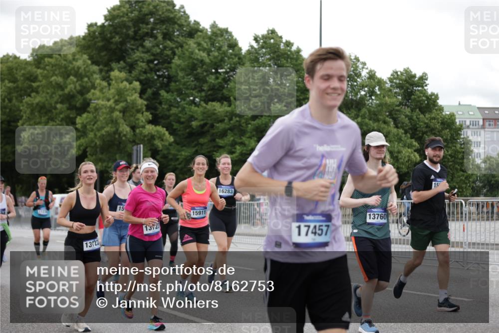 29.06.2025 - hella hamburg halbmarathon Jannik Wohlers http://msf.ph/oto/8162753 29.06.2025 11:03:47 Lombardsbrücke 1970, 2310, 2935, 3394, 3759, 3760, 3798, 4281, 4936, 5324, 5802, 6144, 6753, 6952, 6953, 7620, 8411, 8475, 8476, 8835, 9218, 9343, 9617, 9797, 9998, 10394, 10768, 11235, 11368, 11369, 12118, 12245, 12486, 13185, 13275, 13294, 13722, 13723, 13760, 13873, 14116, 14973, 15201, 15668, 15734, 15910, 15911, 16283, 17064, 17132, 17457, 17551, 18244, 18416, 19005 meine-sportfotos.de