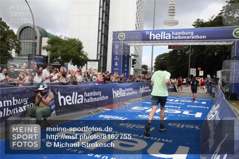 29.06.2025 - hella hamburg halbmarathon Michael Strokosch http://msf.ph/oto/8162755 29.06.2025 10:33:06 Ziel 11169, 17802, 18679 meine-sportfotos.de