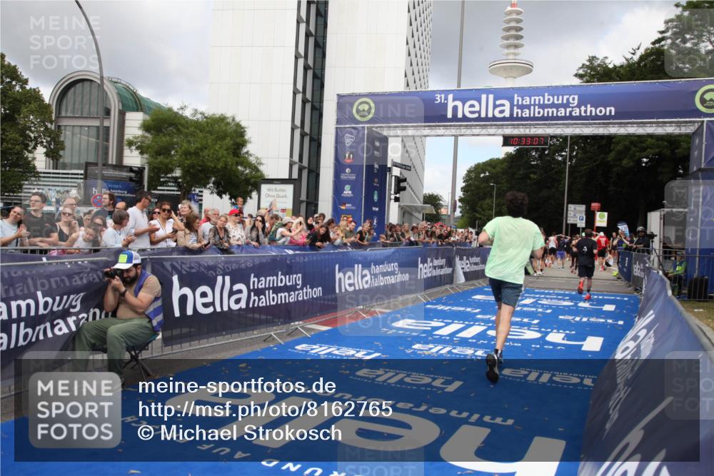 29.06.2025 - hella hamburg halbmarathon Michael Strokosch http://msf.ph/oto/8162765 29.06.2025 10:33:06 Ziel 11169, 17802, 18679 meine-sportfotos.de