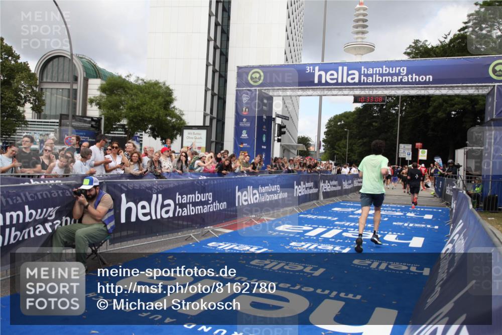 29.06.2025 - hella hamburg halbmarathon Michael Strokosch http://msf.ph/oto/8162780 29.06.2025 10:33:06 Ziel 11169, 17802, 18679 meine-sportfotos.de