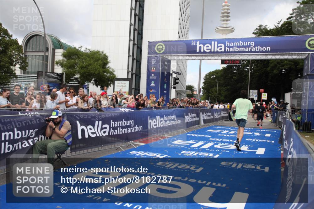 29.06.2025 - hella hamburg halbmarathon Michael Strokosch http://msf.ph/oto/8162787 29.06.2025 10:33:07 Ziel 11169, 14276, 17802, 18679 meine-sportfotos.de