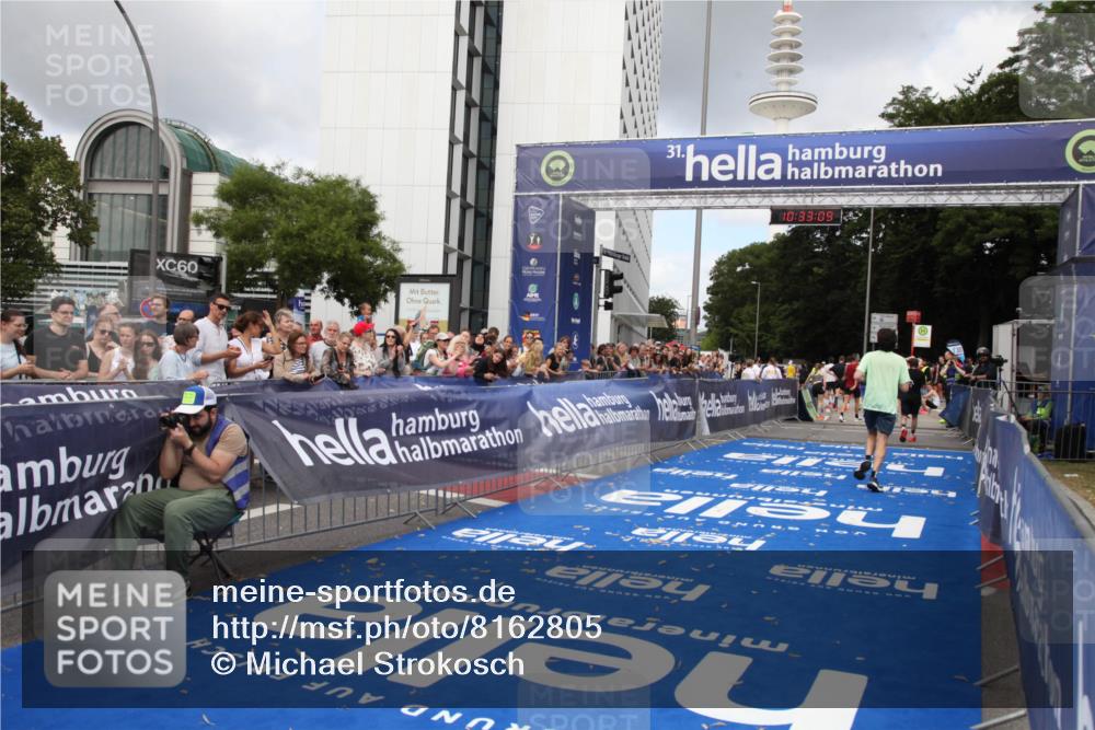 29.06.2025 - hella hamburg halbmarathon Michael Strokosch http://msf.ph/oto/8162805 29.06.2025 10:33:07 Ziel 11169, 14276, 17802, 18679 meine-sportfotos.de