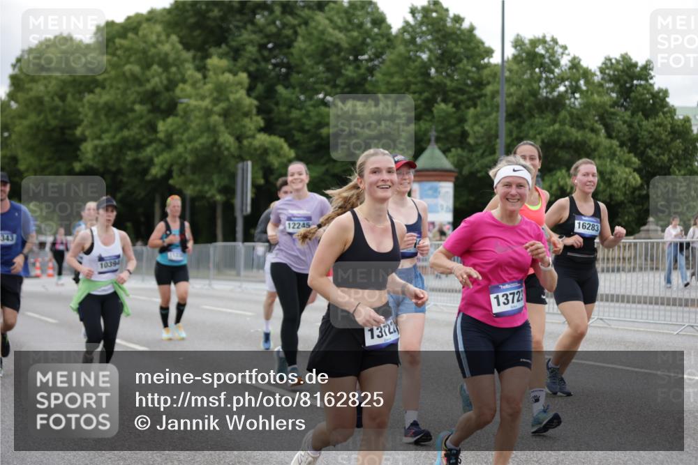 29.06.2025 - hella hamburg halbmarathon Jannik Wohlers http://msf.ph/oto/8162825 29.06.2025 11:03:48 Lombardsbrücke 1491, 1970, 2310, 2935, 3394, 3759, 3760, 3798, 4281, 4936, 5324, 5802, 6144, 6753, 6952, 6953, 7438, 7620, 8411, 8475, 8476, 8835, 9218, 9343, 9617, 9797, 10394, 10768, 11235, 11368, 11369, 11997, 12118, 12245, 12486, 13185, 13294, 13722, 13723, 13760, 13873, 14116, 14973, 15201, 15668, 15734, 15910, 15911, 16283, 17064, 17132, 17457, 17551, 18244, 18416, 19005 meine-sportfotos.de