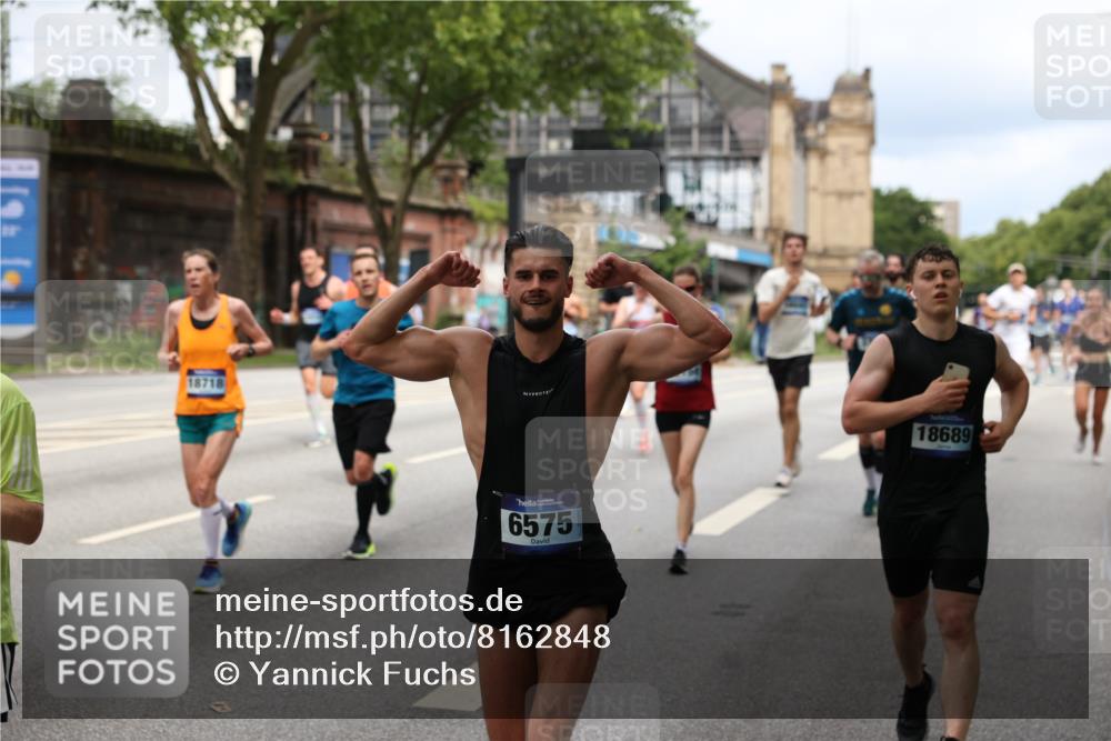 29.06.2025 - hella hamburg halbmarathon Yannick Fuchs http://msf.ph/oto/8162848 29.06.2025 10:39:38 20KM 1171, 2098, 2188, 2470, 3785, 3917, 4997, 5623, 5706, 6054, 6266, 6375, 6575, 6819, 6831, 7087, 7167, 7325, 7709, 7843, 8871, 9030, 9105, 9710, 9720, 10064, 10313, 10741, 11291, 11688, 12154, 12161, 12528, 12643, 12783, 13919, 15365, 15651, 15666, 15760, 16617, 16685, 16689, 16725, 16803, 16834, 17381, 17382, 17544, 17960, 18055, 18185, 18407, 18638, 18689, 18718, 18862, 19116 meine-sportfotos.de