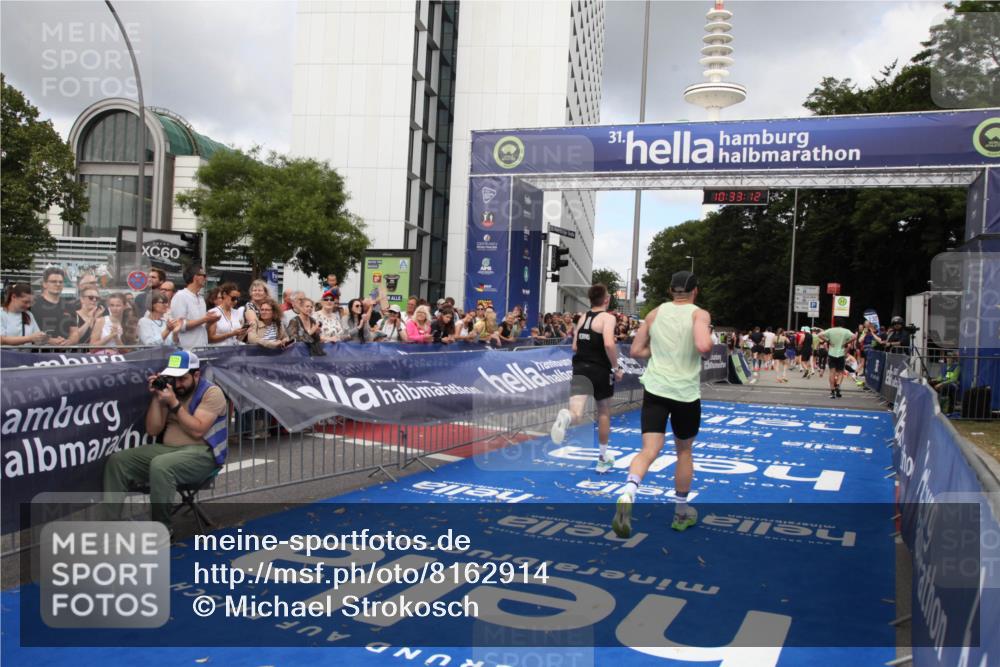29.06.2025 - hella hamburg halbmarathon Michael Strokosch http://msf.ph/oto/8162914 29.06.2025 10:33:11 Ziel 1910, 6473, 14276, 17802 meine-sportfotos.de