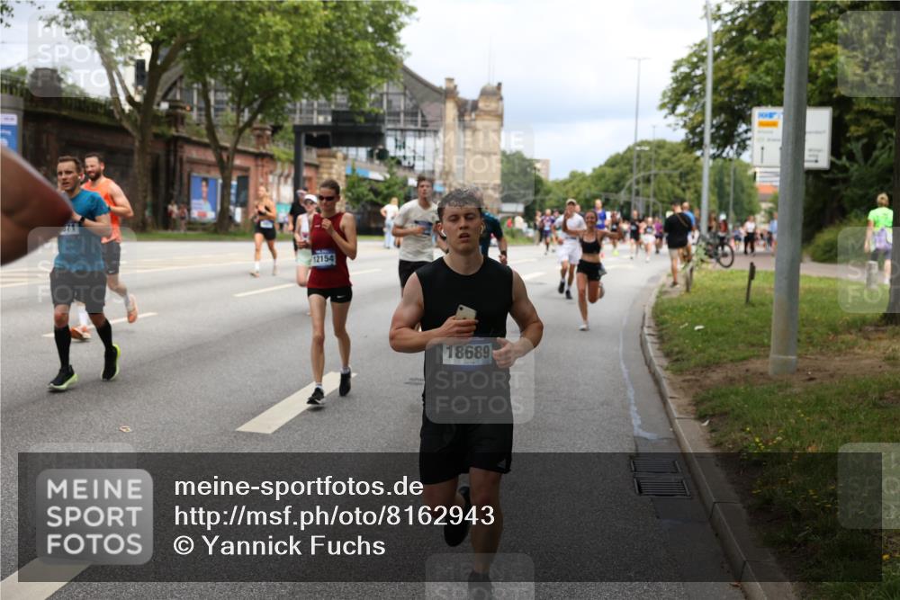 29.06.2025 - hella hamburg halbmarathon Yannick Fuchs http://msf.ph/oto/8162943 29.06.2025 10:39:39 20KM 1171, 2098, 2188, 2470, 3785, 3917, 4997, 5623, 5706, 6054, 6266, 6375, 6575, 6819, 6831, 7087, 7167, 7325, 7709, 7843, 8871, 9030, 9105, 9710, 9720, 10064, 10313, 10741, 11291, 11688, 11821, 12154, 12161, 12528, 12643, 12783, 13919, 15365, 15651, 15666, 15760, 16617, 16685, 16689, 16725, 16834, 17381, 17382, 17544, 17960, 18055, 18185, 18407, 18638, 18689, 18718, 18862, 19116 meine-sportfotos.de