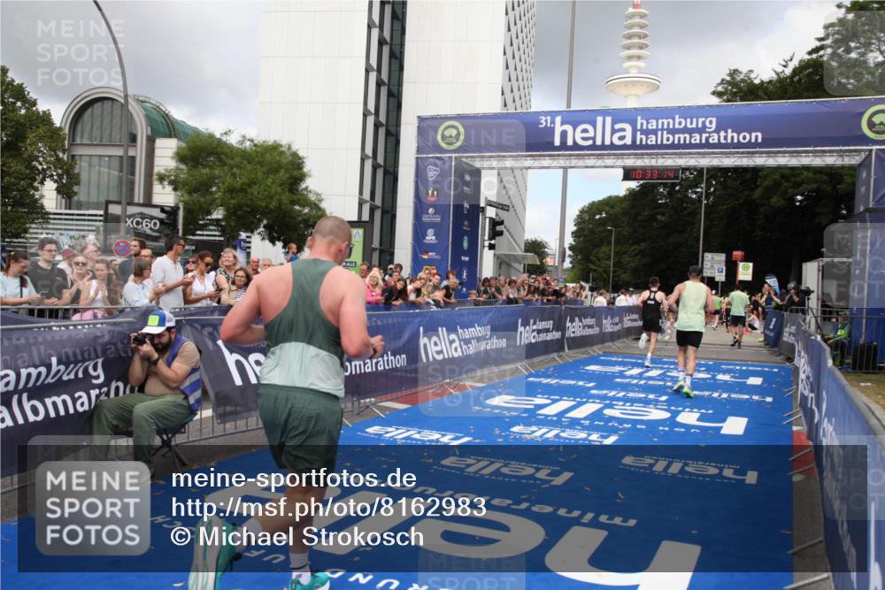 29.06.2025 - hella hamburg halbmarathon Michael Strokosch http://msf.ph/oto/8162983 29.06.2025 10:33:13 Ziel 1910, 6473, 14276, 17802 meine-sportfotos.de