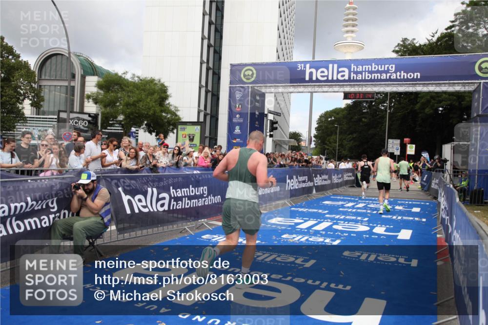 29.06.2025 - hella hamburg halbmarathon Michael Strokosch http://msf.ph/oto/8163003 29.06.2025 10:33:13 Ziel 1910, 6473, 14276, 17802 meine-sportfotos.de