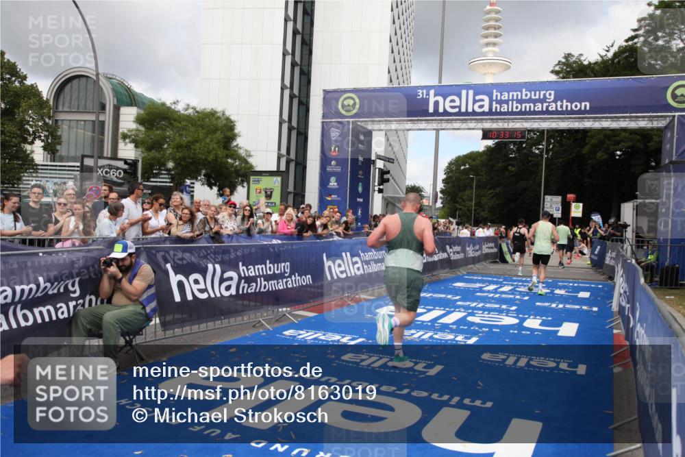 29.06.2025 - hella hamburg halbmarathon Michael Strokosch http://msf.ph/oto/8163019 29.06.2025 10:33:13 Ziel 1910, 6473, 14276, 17802 meine-sportfotos.de