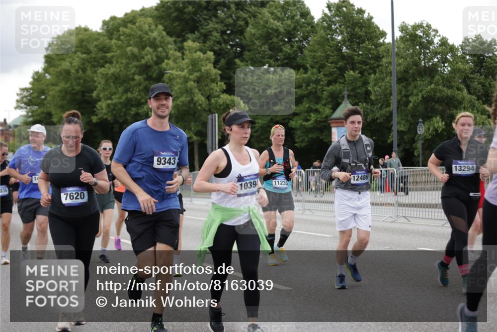 29.06.2025 - hella hamburg halbmarathon Jannik Wohlers http://msf.ph/oto/8163039 29.06.2025 11:03:50 Lombardsbrücke 1491, 1970, 2310, 2935, 3180, 3394, 3759, 3760, 4281, 4936, 5324, 5802, 6144, 6753, 6952, 6953, 7438, 7620, 8475, 8476, 8835, 9218, 9343, 9617, 9797, 10394, 11235, 11368, 11369, 11997, 12118, 12245, 12486, 13185, 13294, 13722, 13723, 13760, 13873, 14116, 14837, 14910, 14973, 15201, 15668, 15910, 15911, 16283, 16895, 17064, 17457, 18244, 19005 meine-sportfotos.de