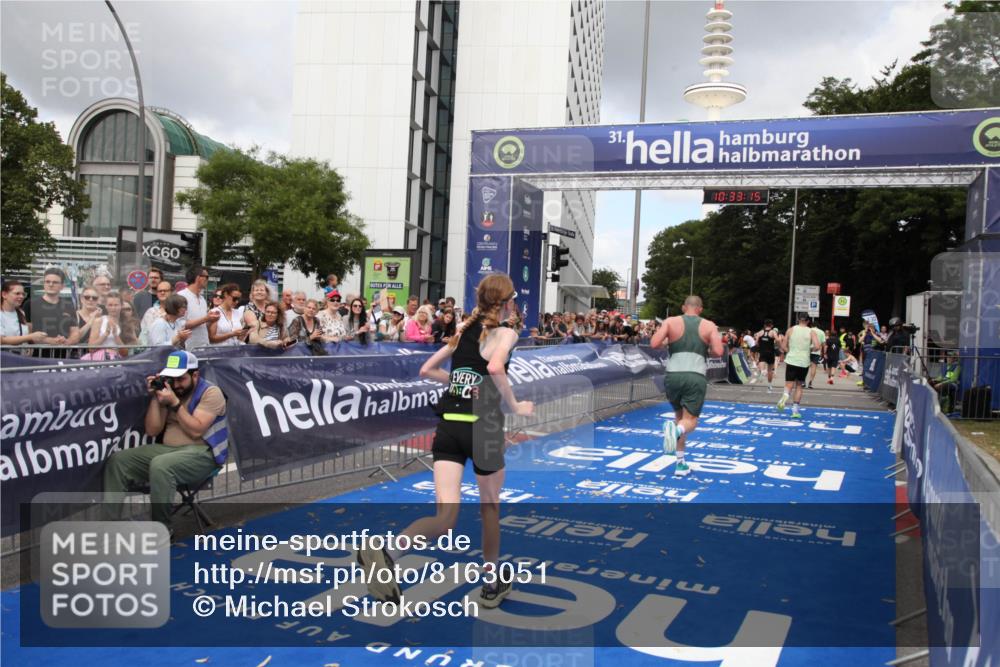 29.06.2025 - hella hamburg halbmarathon Michael Strokosch http://msf.ph/oto/8163051 29.06.2025 10:33:14 Ziel 1910, 6473, 14276, 17802 meine-sportfotos.de