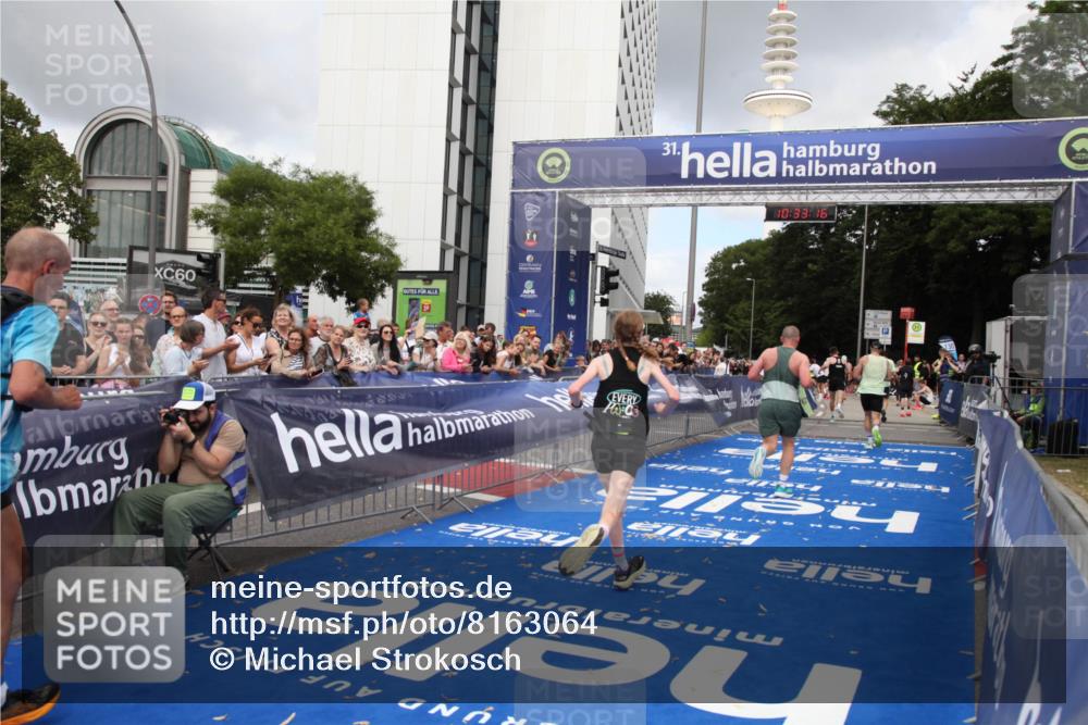 29.06.2025 - hella hamburg halbmarathon Michael Strokosch http://msf.ph/oto/8163064 29.06.2025 10:33:14 Ziel 1910, 6473, 14276, 17802 meine-sportfotos.de