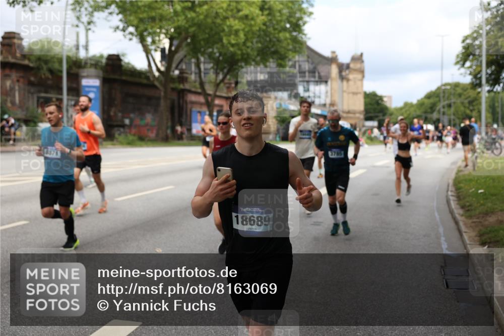 29.06.2025 - hella hamburg halbmarathon Yannick Fuchs http://msf.ph/oto/8163069 29.06.2025 10:39:40 20KM 1171, 2098, 2188, 2367, 2470, 3785, 3917, 4997, 5623, 5706, 6054, 6266, 6375, 6575, 6819, 6831, 7087, 7167, 7325, 7709, 7843, 8871, 9105, 9710, 9720, 10064, 10741, 11291, 11688, 11821, 12154, 12161, 12643, 12783, 13919, 15365, 15651, 15666, 15760, 16617, 16685, 16689, 16725, 16834, 17381, 17382, 17544, 17960, 18055, 18185, 18407, 18638, 18689, 18718, 18862, 19116 meine-sportfotos.de