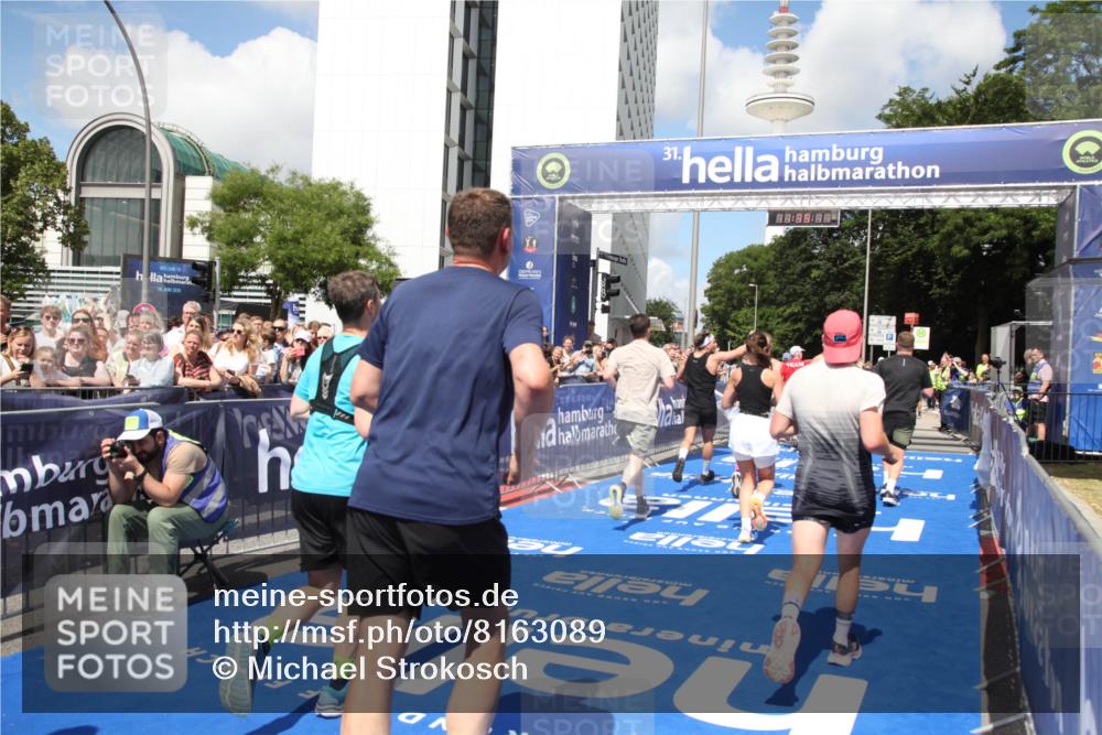 29.06.2025 - hella hamburg halbmarathon Michael Strokosch http://msf.ph/oto/8163089 29.06.2025 11:39:09 Ziel 3422, 3636, 4719, 5834, 6698, 7085, 7086, 7675, 8918, 9229, 11565, 13786, 14251, 14282, 15108, 17965, 18194, 18198, 18337, 18488 meine-sportfotos.de