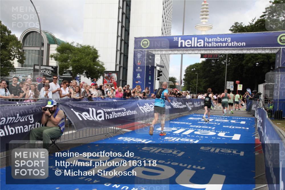 29.06.2025 - hella hamburg halbmarathon Michael Strokosch http://msf.ph/oto/8163118 29.06.2025 10:33:16 Ziel 1910, 6473, 9047, 14167, 14276, 17175, 18455 meine-sportfotos.de