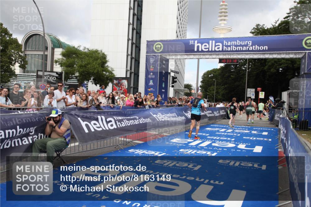 29.06.2025 - hella hamburg halbmarathon Michael Strokosch http://msf.ph/oto/8163149 29.06.2025 10:33:17 Ziel 1910, 6473, 7723, 9047, 14167, 17175, 18455 meine-sportfotos.de