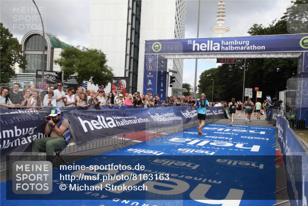 29.06.2025 - hella hamburg halbmarathon Michael Strokosch http://msf.ph/oto/8163163 29.06.2025 10:33:17 Ziel 1910, 6473, 7723, 9047, 14167, 17175, 18455 meine-sportfotos.de