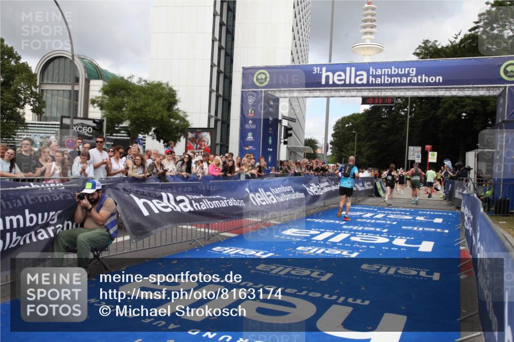 29.06.2025 - hella hamburg halbmarathon Michael Strokosch http://msf.ph/oto/8163174 29.06.2025 10:33:17 Ziel 1910, 6473, 7723, 9047, 14167, 17175, 18455 meine-sportfotos.de