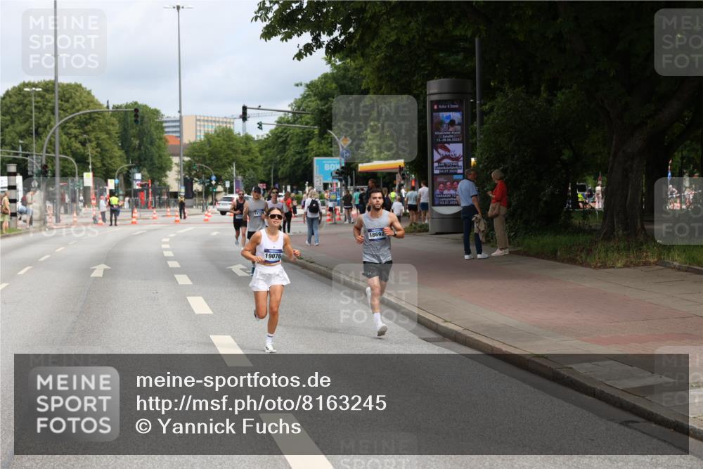 29.06.2025 - hella hamburg halbmarathon Yannick Fuchs http://msf.ph/oto/8163245 29.06.2025 10:21:43 20KM 7380, 9565, 12641, 13779, 13780, 14728, 17040, 18692, 19076 meine-sportfotos.de