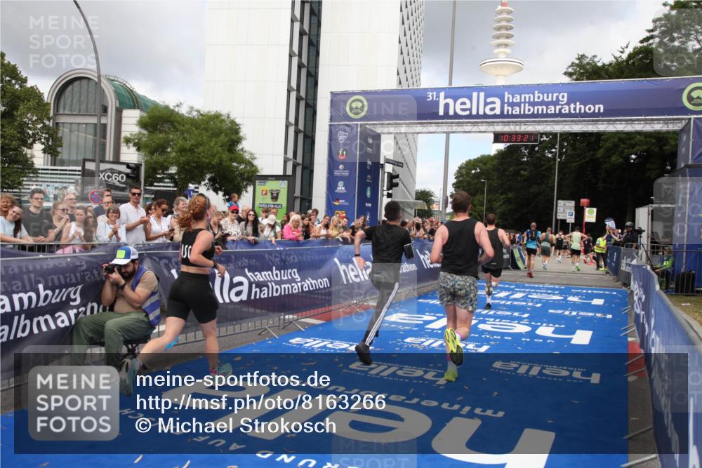 29.06.2025 - hella hamburg halbmarathon Michael Strokosch http://msf.ph/oto/8163266 29.06.2025 10:33:20 Ziel 1959, 4679, 7723, 9047, 14167, 16881, 17175, 18455 meine-sportfotos.de