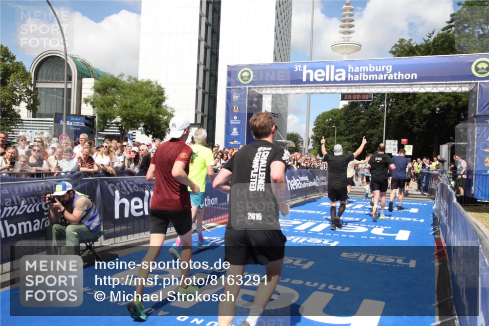 29.06.2025 - hella hamburg halbmarathon Michael Strokosch http://msf.ph/oto/8163291 29.06.2025 11:39:14 Ziel 1183, 3636, 4646, 4719, 5834, 5917, 6698, 8918, 8965, 9229, 13786, 14016, 14251, 15108, 17262, 18152, 18167, 18337 meine-sportfotos.de