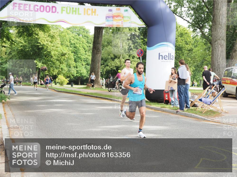 29.06.2025 - hella hamburg halbmarathon MichiJ http://msf.ph/oto/8163356 29.06.2025 10:13:04 Zwischen KM18-KM19 4128, 4571 meine-sportfotos.de