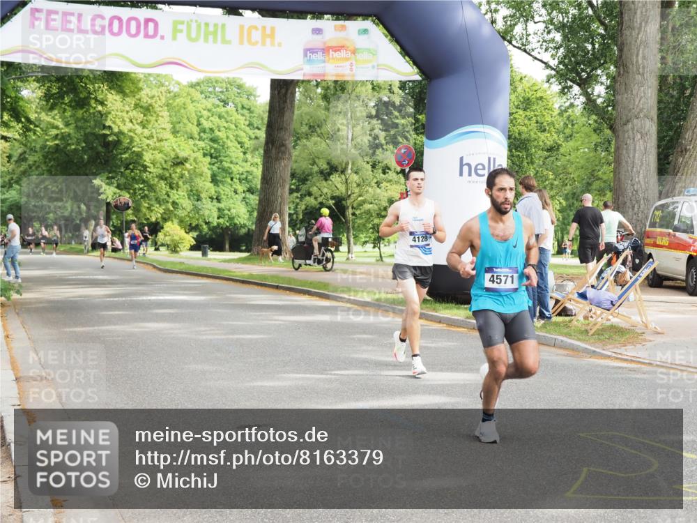 29.06.2025 - hella hamburg halbmarathon MichiJ http://msf.ph/oto/8163379 29.06.2025 10:13:04 Zwischen KM18-KM19 4128, 4571 meine-sportfotos.de