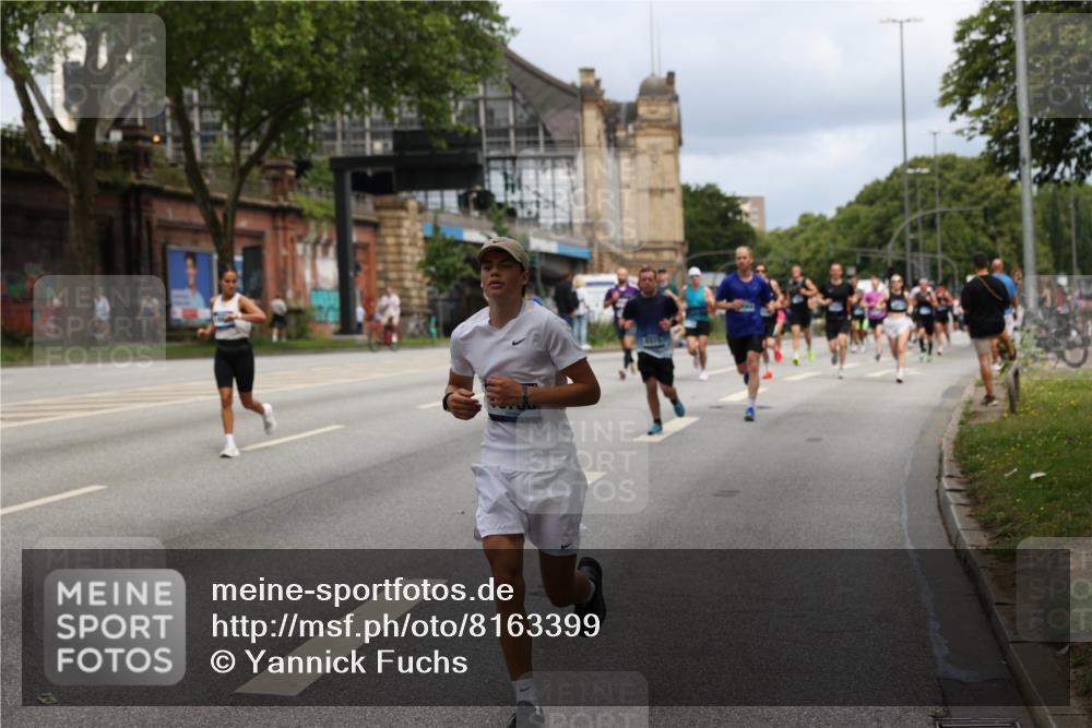 29.06.2025 - hella hamburg halbmarathon Yannick Fuchs http://msf.ph/oto/8163399 29.06.2025 10:39:43 20KM 2098, 2188, 2367, 2470, 3785, 4997, 5623, 5648, 5706, 6054, 6375, 6819, 6831, 7087, 7167, 7325, 7709, 7843, 8871, 9105, 9710, 9720, 10064, 10741, 11291, 11688, 11821, 12154, 12161, 12643, 12783, 13919, 14374, 15365, 15636, 15651, 15666, 15760, 16617, 16685, 16689, 16725, 16834, 17544, 17960, 18055, 18185, 18407, 18638, 18689, 18862, 19116 meine-sportfotos.de