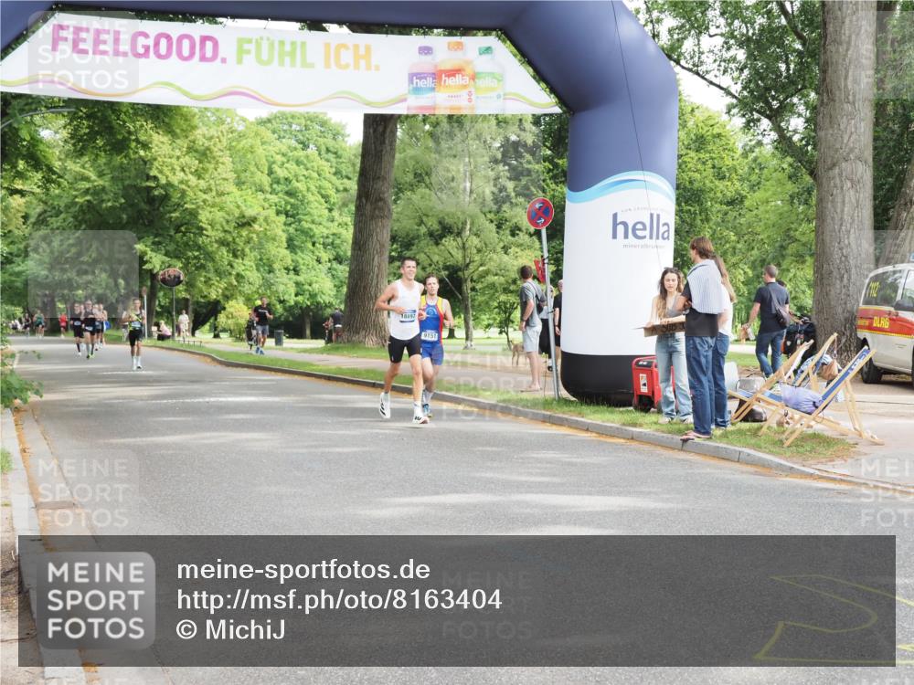 29.06.2025 - hella hamburg halbmarathon MichiJ http://msf.ph/oto/8163404 29.06.2025 10:13:11 Zwischen KM18-KM19 4128, 4571 meine-sportfotos.de