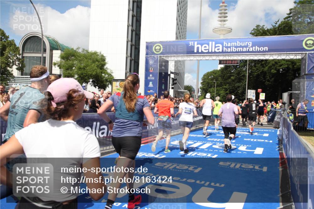 29.06.2025 - hella hamburg halbmarathon Michael Strokosch http://msf.ph/oto/8163424 29.06.2025 11:39:18 Ziel 1063, 1183, 1896, 4646, 5573, 5834, 5917, 6922, 7321, 7329, 8965, 9768, 12164, 14016, 15091, 15108, 17262, 17689, 18152, 18167, 18337, 18375 meine-sportfotos.de