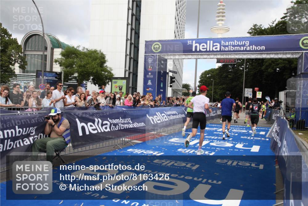 29.06.2025 - hella hamburg halbmarathon Michael Strokosch http://msf.ph/oto/8163426 29.06.2025 10:33:24 Ziel 1959, 4679, 7723, 9047, 14167, 16881, 17175, 17489, 18455 meine-sportfotos.de
