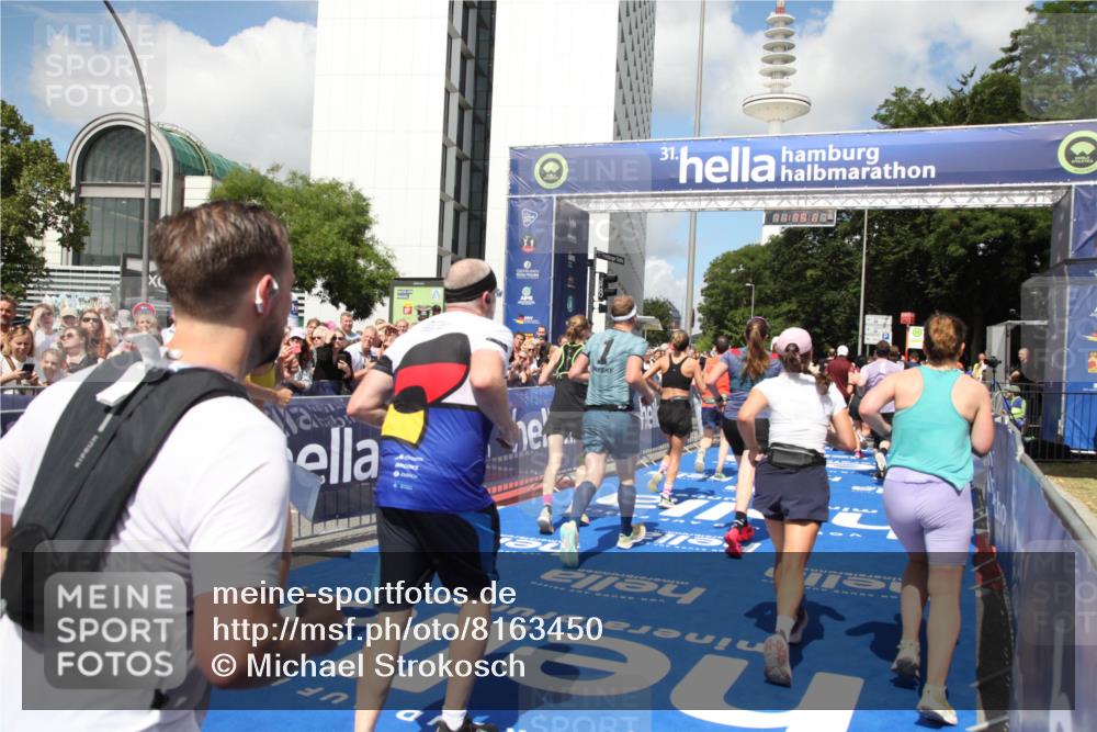 29.06.2025 - hella hamburg halbmarathon Michael Strokosch http://msf.ph/oto/8163450 29.06.2025 11:39:19 Ziel 1063, 1183, 1896, 4646, 5573, 5917, 6922, 7321, 7329, 8965, 9768, 12164, 14016, 15091, 16941, 16945, 17262, 17689, 18152, 18167, 18375 meine-sportfotos.de