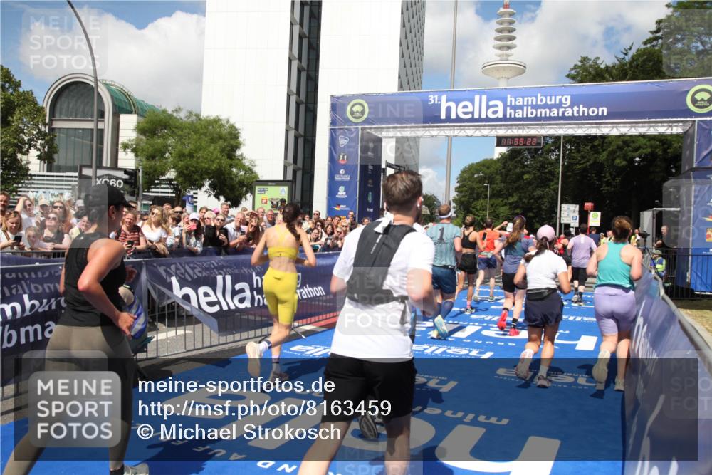 29.06.2025 - hella hamburg halbmarathon Michael Strokosch http://msf.ph/oto/8163459 29.06.2025 11:39:20 Ziel 1063, 1183, 1896, 4646, 5573, 5917, 6922, 7321, 7329, 8965, 9768, 12164, 14016, 15091, 15964, 16941, 16945, 17689, 18152, 18167, 18375 meine-sportfotos.de
