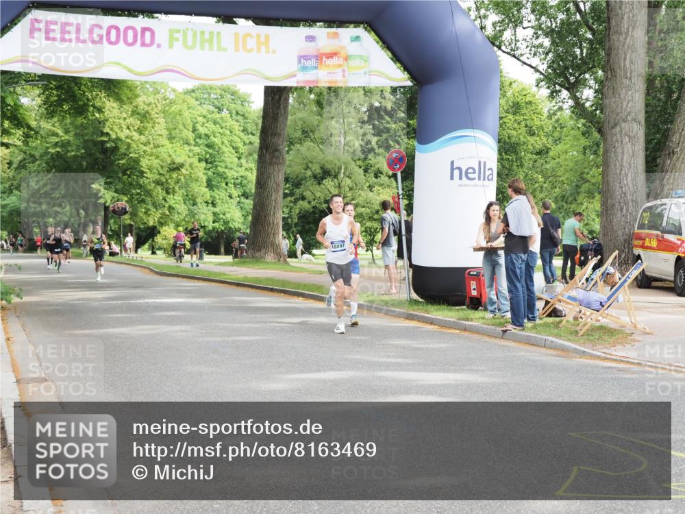 29.06.2025 - hella hamburg halbmarathon MichiJ http://msf.ph/oto/8163469 29.06.2025 10:13:11 Zwischen KM18-KM19 4128, 4571 meine-sportfotos.de