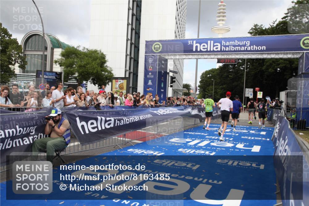 29.06.2025 - hella hamburg halbmarathon Michael Strokosch http://msf.ph/oto/8163485 29.06.2025 10:33:25 Ziel 1959, 4679, 7723, 9047, 16881, 17056, 17489, 18455 meine-sportfotos.de
