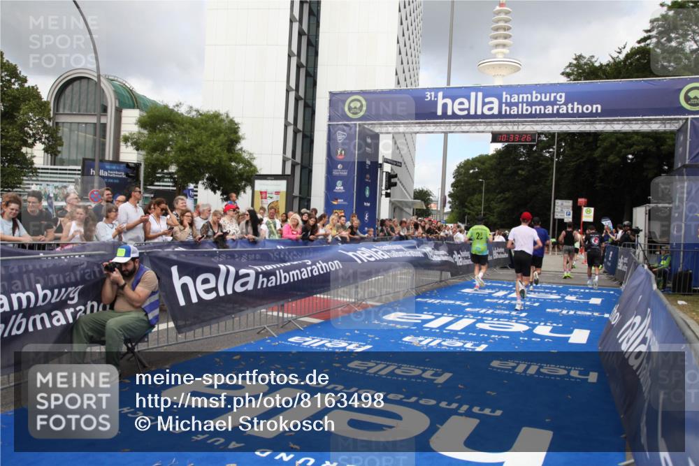29.06.2025 - hella hamburg halbmarathon Michael Strokosch http://msf.ph/oto/8163498 29.06.2025 10:33:25 Ziel 1959, 4679, 7723, 9047, 16881, 17056, 17489, 18455 meine-sportfotos.de
