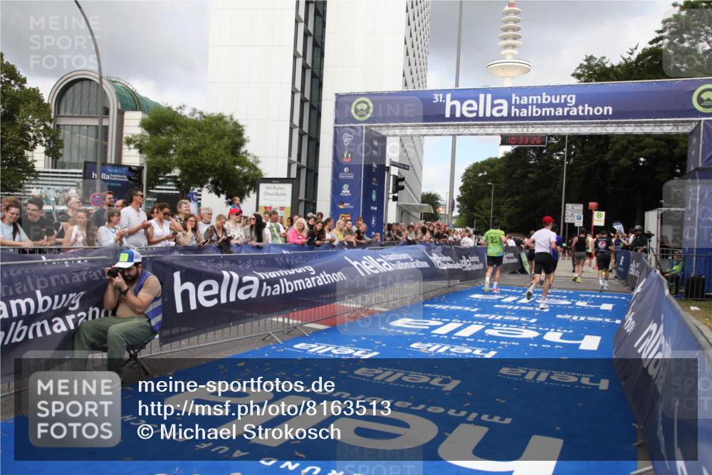29.06.2025 - hella hamburg halbmarathon Michael Strokosch http://msf.ph/oto/8163513 29.06.2025 10:33:25 Ziel 1959, 4679, 7723, 9047, 16881, 17056, 17489, 18455 meine-sportfotos.de