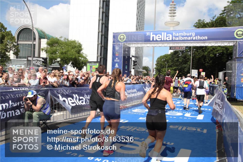 29.06.2025 - hella hamburg halbmarathon Michael Strokosch http://msf.ph/oto/8163536 29.06.2025 11:39:22 Ziel 1063, 1183, 1896, 3046, 4646, 5573, 6922, 7321, 7329, 8282, 9768, 12164, 14016, 15091, 15194, 15964, 16941, 16945, 17689, 18167, 18375 meine-sportfotos.de