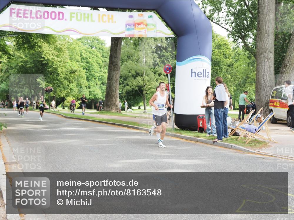 29.06.2025 - hella hamburg halbmarathon MichiJ http://msf.ph/oto/8163548 29.06.2025 10:13:12 Zwischen KM18-KM19 4128, 9151, 18897 meine-sportfotos.de