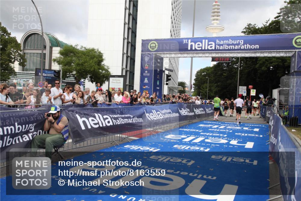 29.06.2025 - hella hamburg halbmarathon Michael Strokosch http://msf.ph/oto/8163559 29.06.2025 10:33:27 Ziel 1959, 4602, 4679, 8956, 16881, 17056, 17489 meine-sportfotos.de