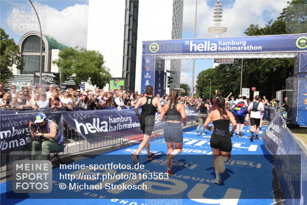 29.06.2025 - hella hamburg halbmarathon Michael Strokosch http://msf.ph/oto/8163563 29.06.2025 11:39:23 Ziel 1063, 1896, 3046, 4646, 5573, 6922, 7321, 7329, 8282, 9768, 12164, 14016, 14955, 15091, 15194, 15964, 16941, 16945, 17689, 18375 meine-sportfotos.de