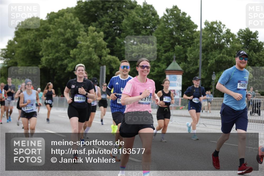 29.06.2025 - hella hamburg halbmarathon Jannik Wohlers http://msf.ph/oto/8163577 29.06.2025 11:04:00 Lombardsbrücke 1491, 1649, 2310, 2321, 2935, 3180, 3394, 3455, 3528, 3759, 3760, 3793, 4742, 4936, 5425, 5485, 5766, 5802, 7353, 7438, 8225, 8475, 8476, 8568, 9014, 9218, 9330, 9343, 9760, 9797, 10012, 10482, 11235, 11254, 11978, 11997, 12118, 12486, 12884, 14116, 14151, 14169, 14723, 14748, 14837, 14910, 15201, 16294, 16895, 17420, 18017, 18072, 18073, 18244, 18408, 19005, 19238 meine-sportfotos.de