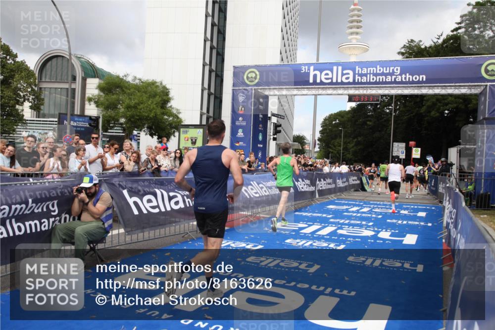 29.06.2025 - hella hamburg halbmarathon Michael Strokosch http://msf.ph/oto/8163626 29.06.2025 10:33:30 Ziel 4602, 8956, 15326, 16931, 17056, 17489, 18731 meine-sportfotos.de
